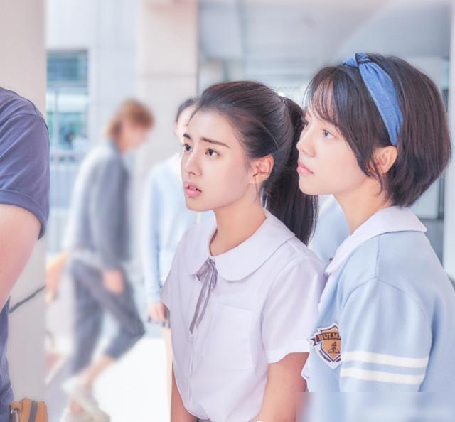救援爱图画的男孩